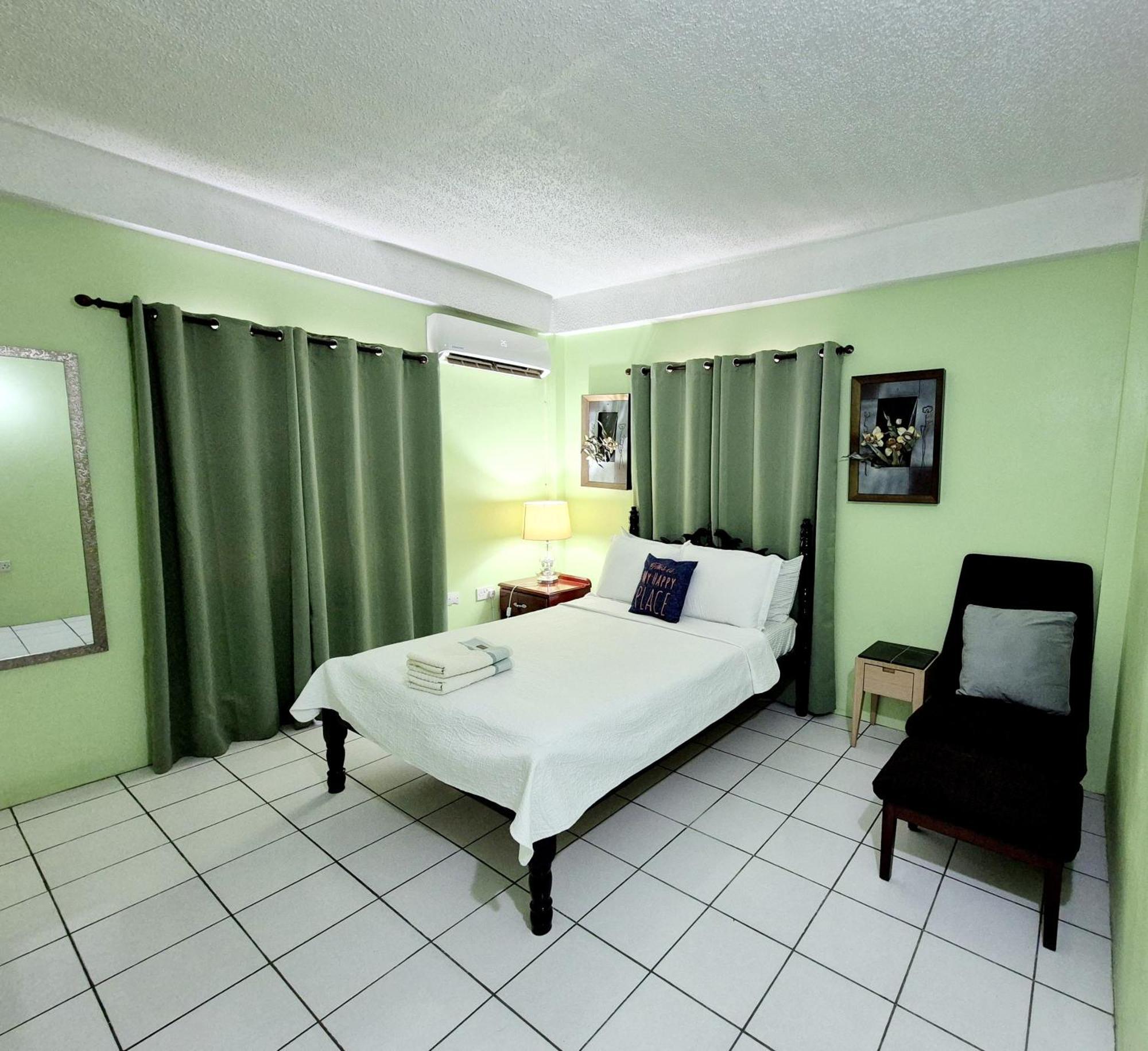 Silver View Apartments St. George's Luaran gambar